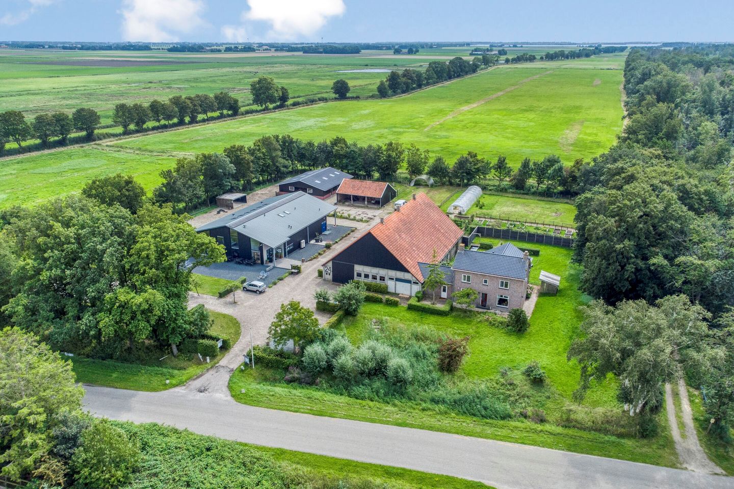 Bekijk foto 2 van Oud Emmeloorderweg 24