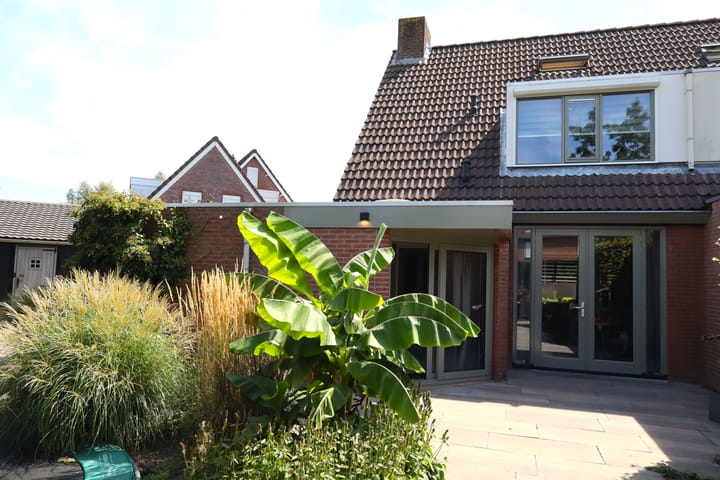 Foto 22 van Bosboomplantsoen 44