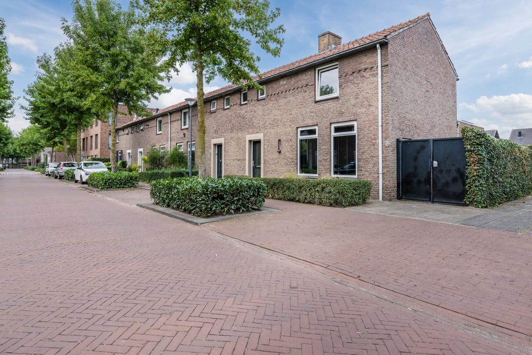 Photo 1 of Van Loëstraat 32