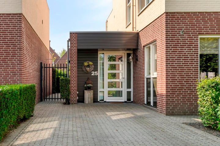 Photo 46 of Vlutterven 25