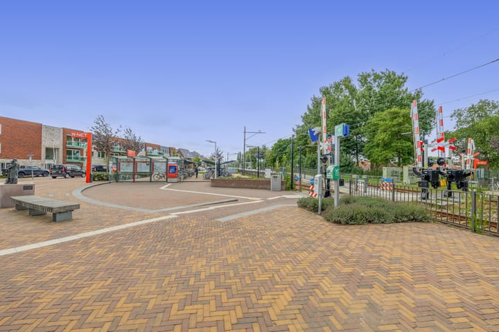 Photo 8 of Passage 38