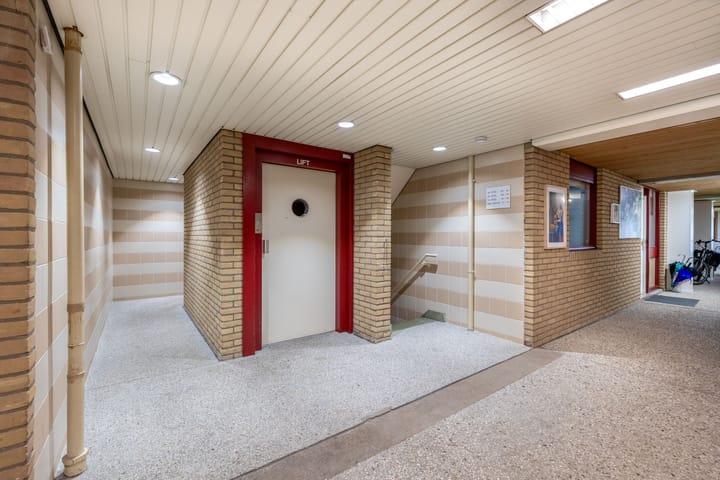 Photo 12 of Passage 38