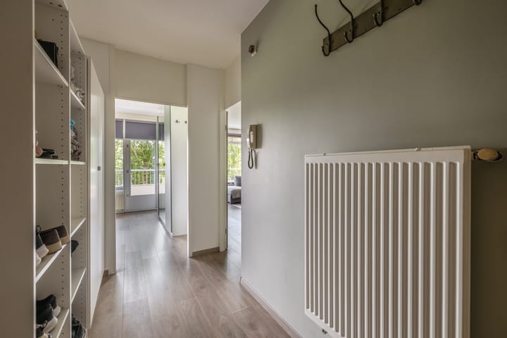 Photo 13 of Passage 38