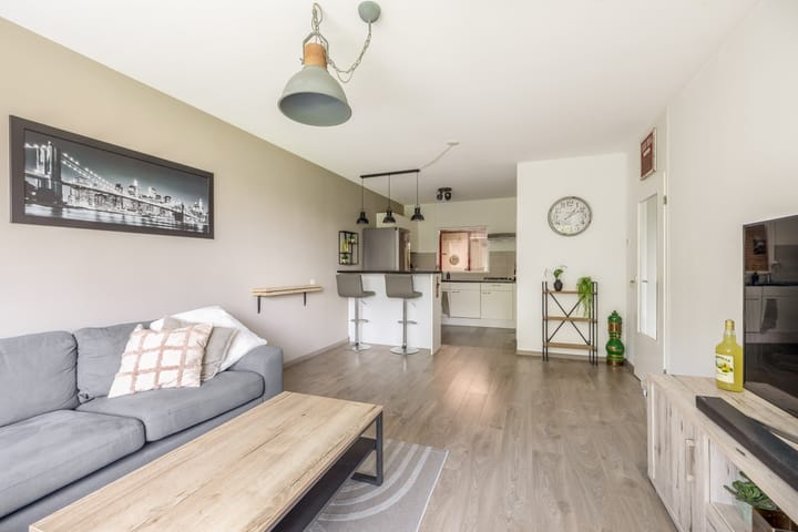 Photo 15 of Passage 38