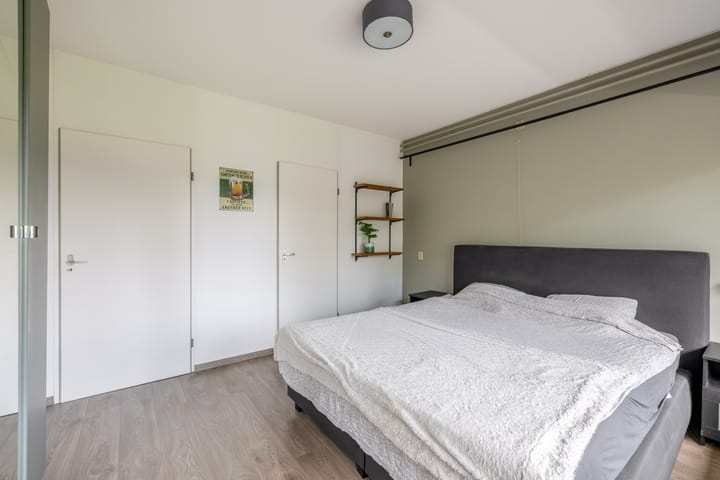 Photo 22 of Passage 38