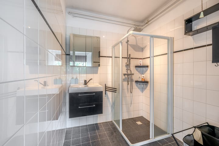 Photo 24 of Passage 38