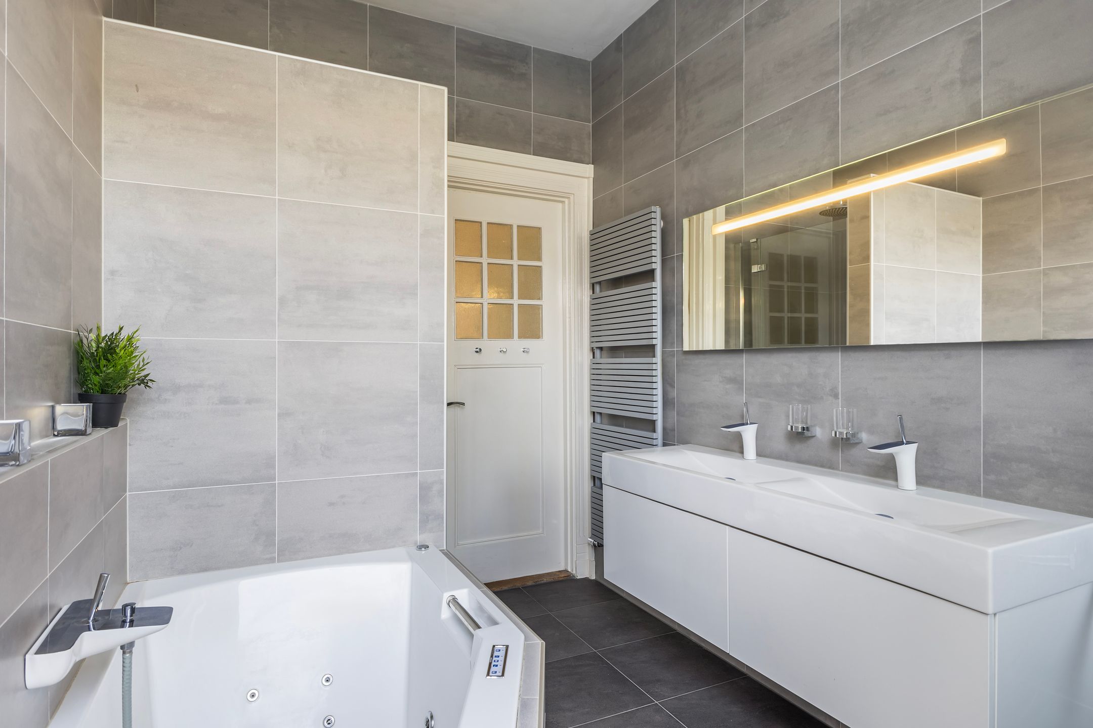 Foto 45 van Alma Tademastraat 6