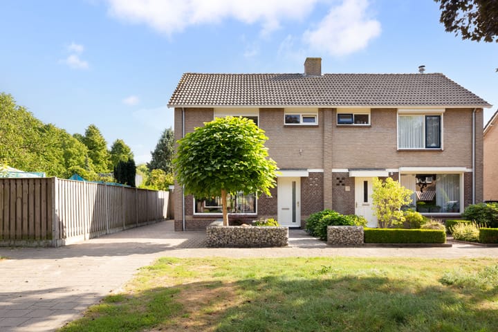 Photo 2 of Vermeerstraat 12