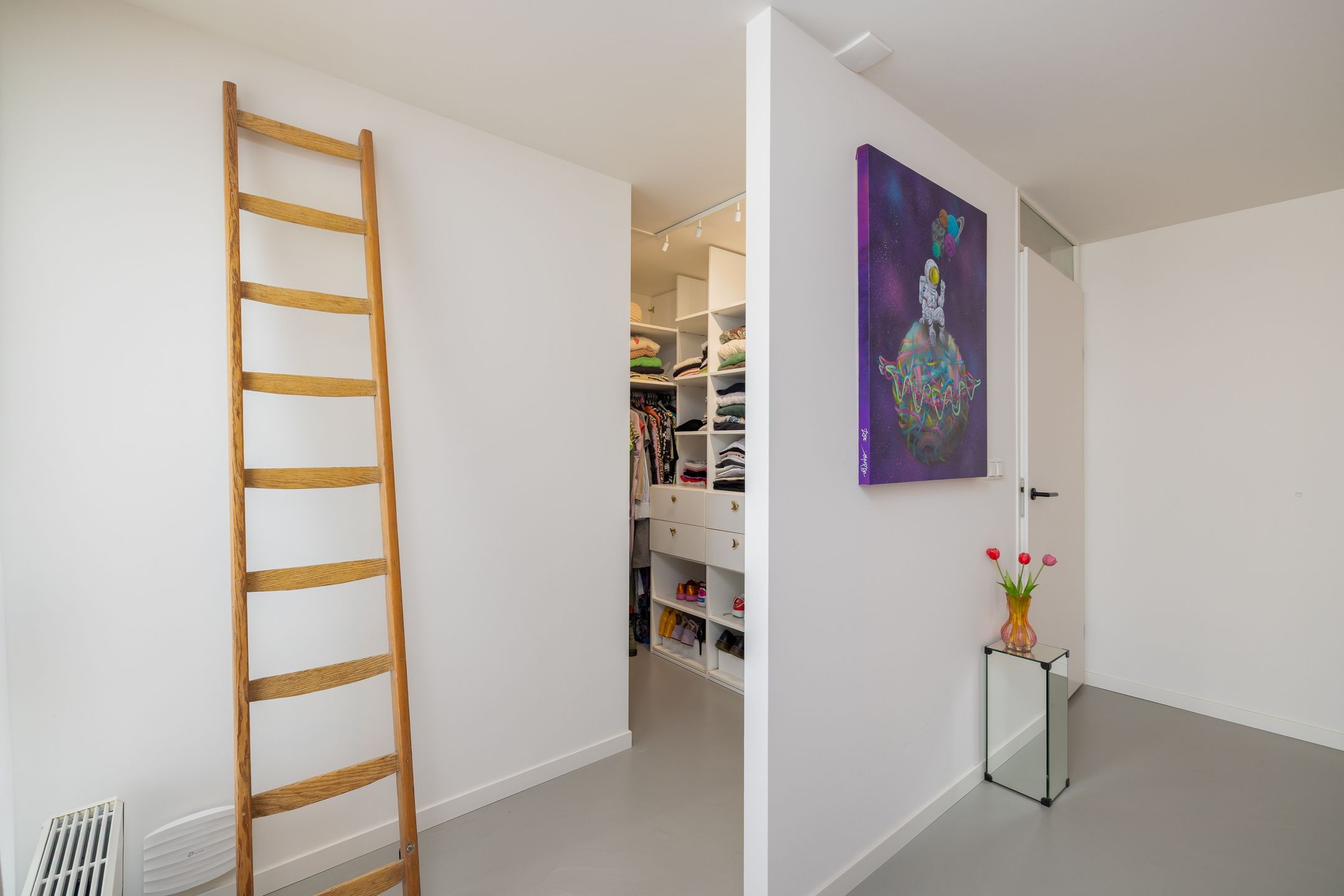 Photo 36 of Oberon 4