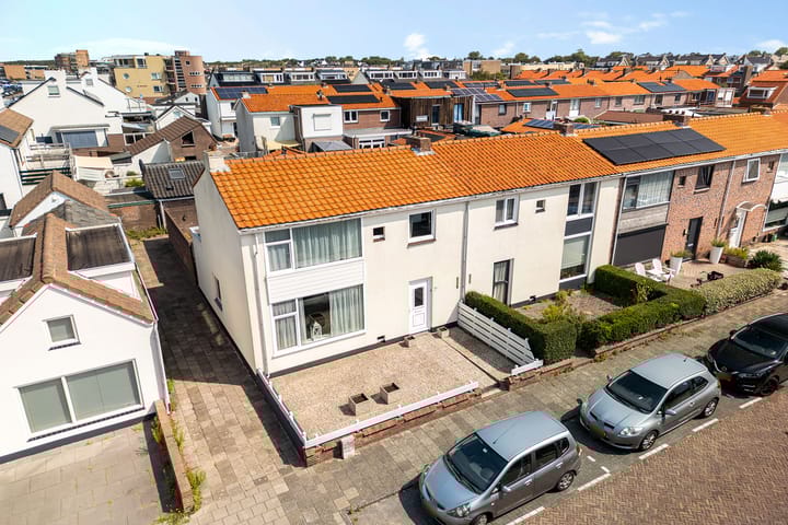 Foto 1 van Henriëtte Roland Holststraat 44