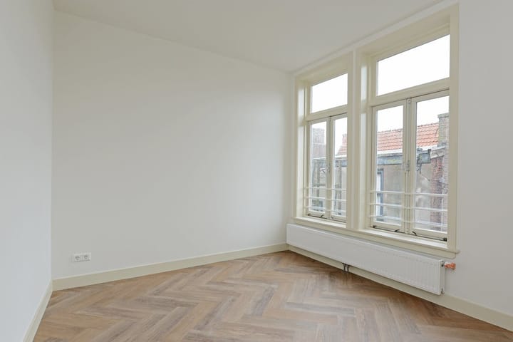 Photo 12 of Zijlstraat 60-B