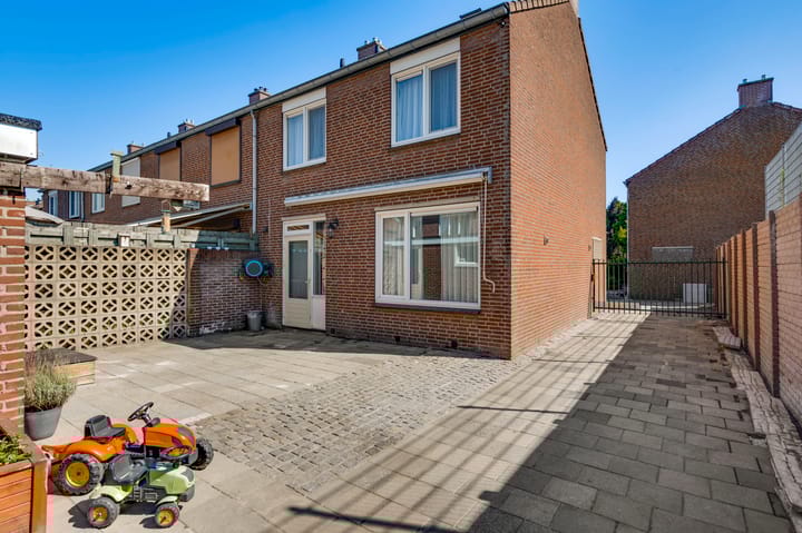 Foto 33 van Kamillestraat 9