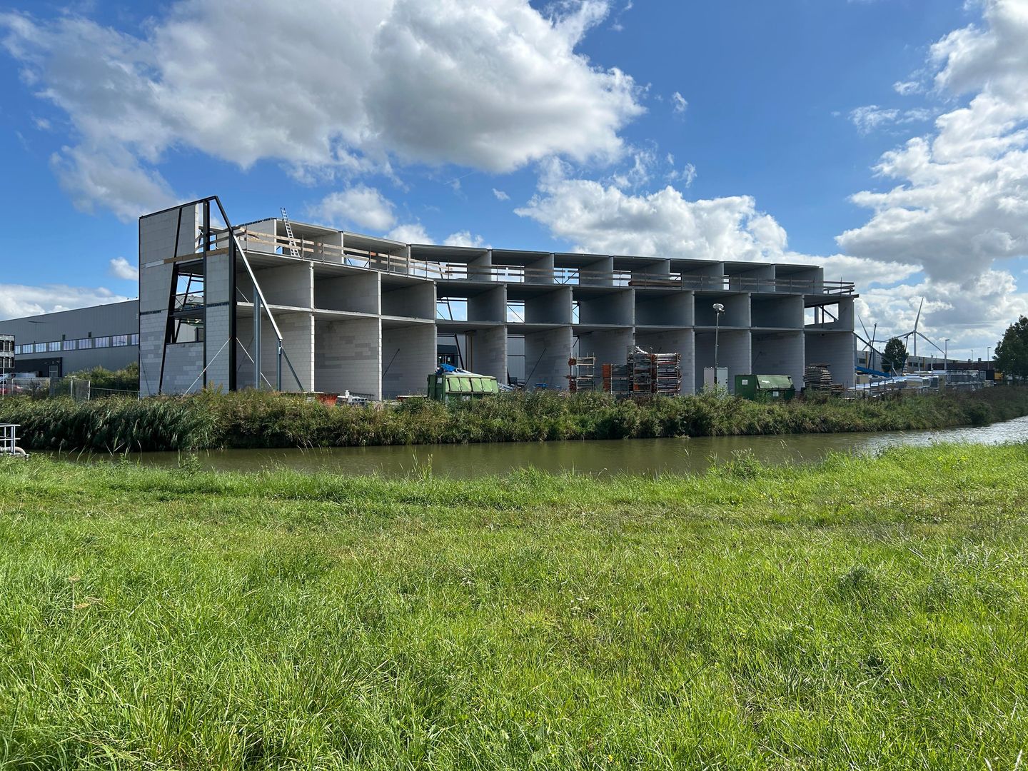 View photo 4 of Dijkleger 1-k