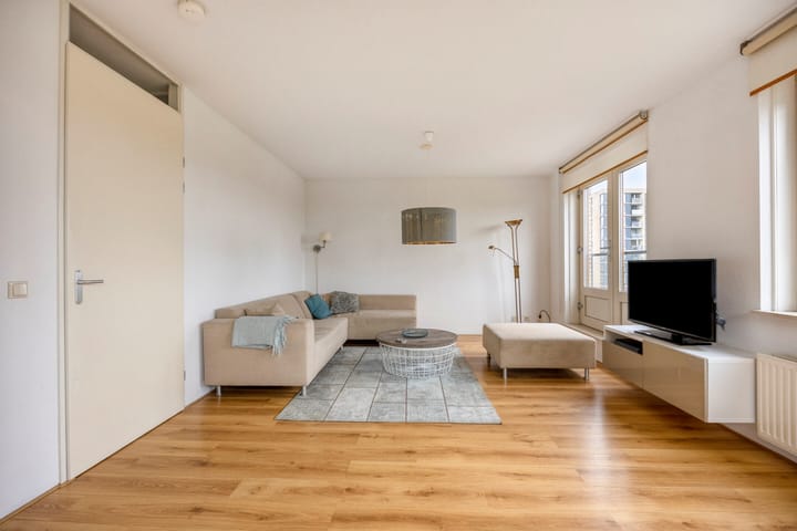 Avenue Carré 217 main image