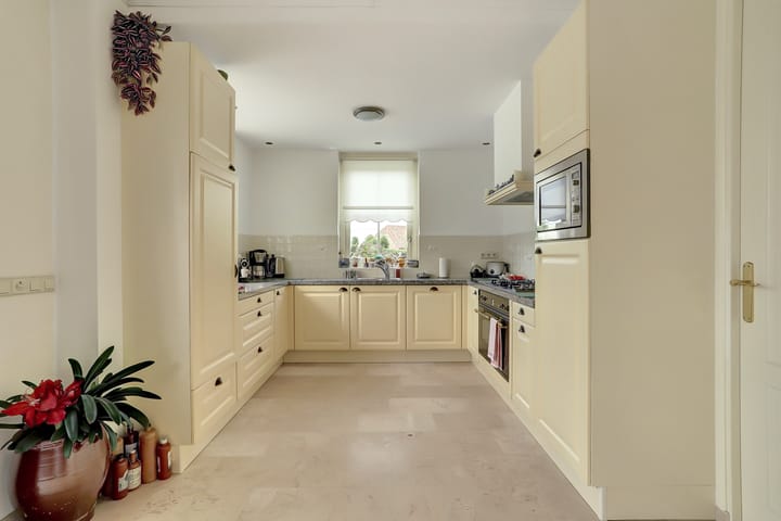 Photo 18 of Appellaan 19