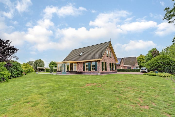 Photo 54 of Appellaan 19