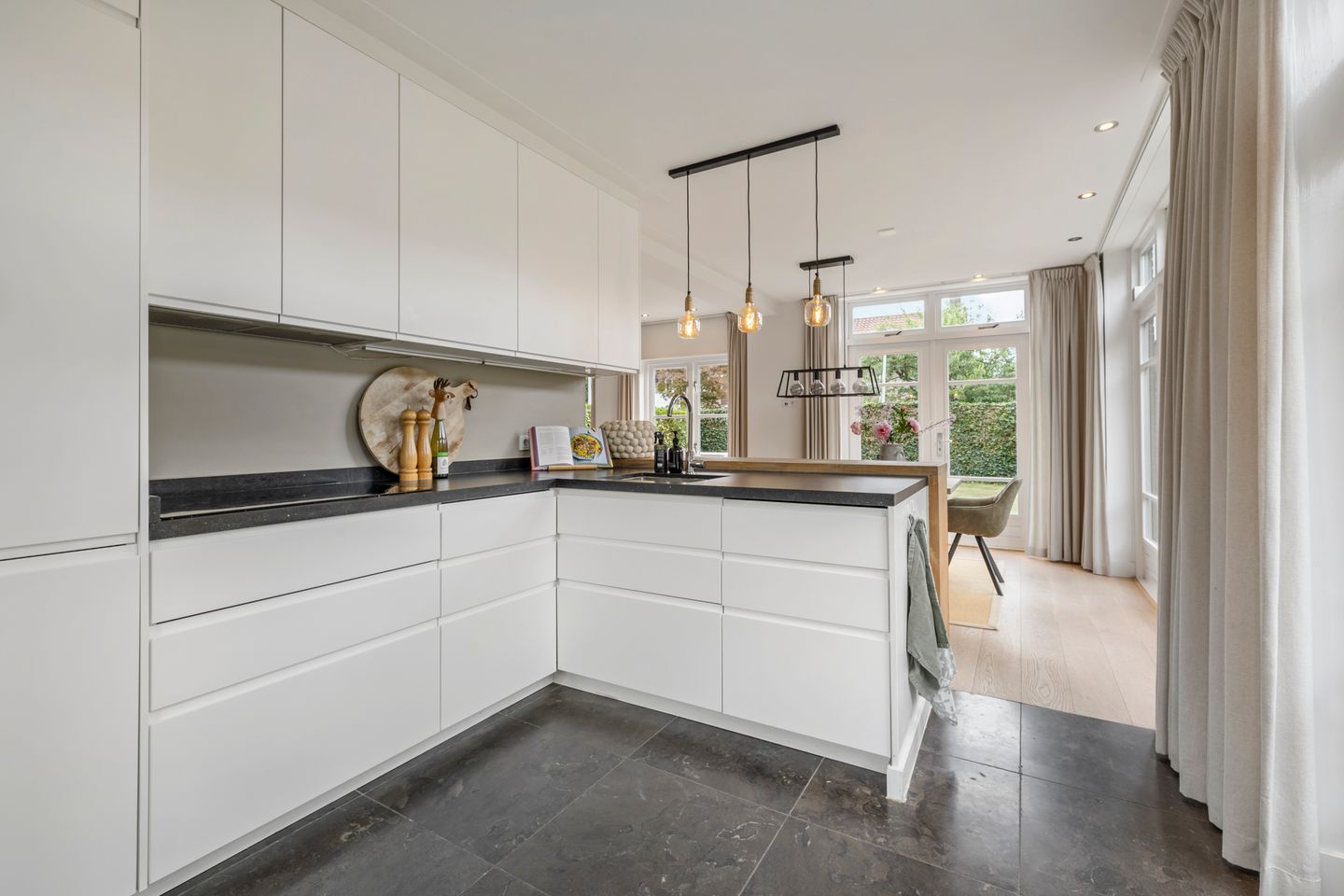 Photo 14 of Thorbeckelaan 21