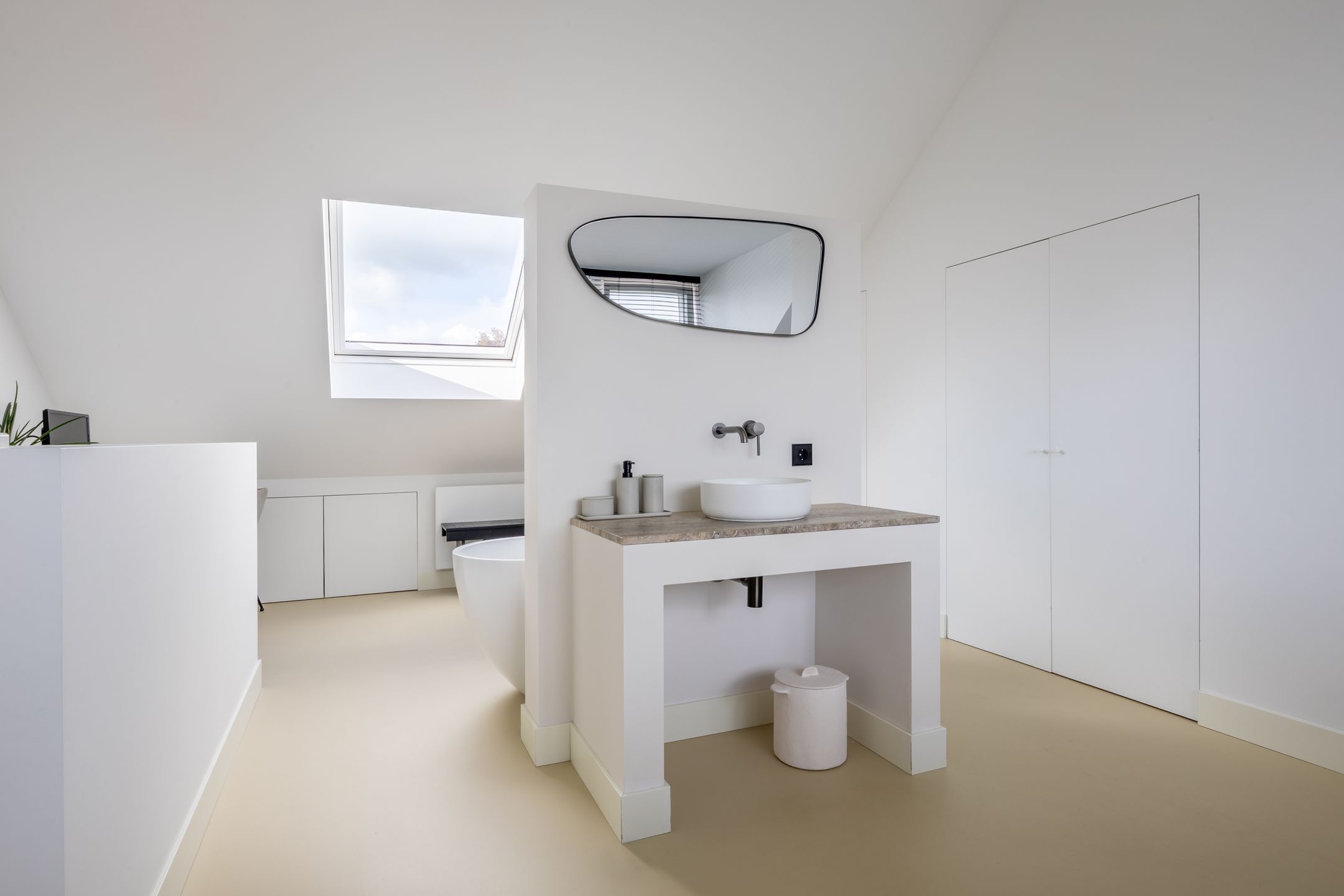 Photo 48 of Harpraam 1