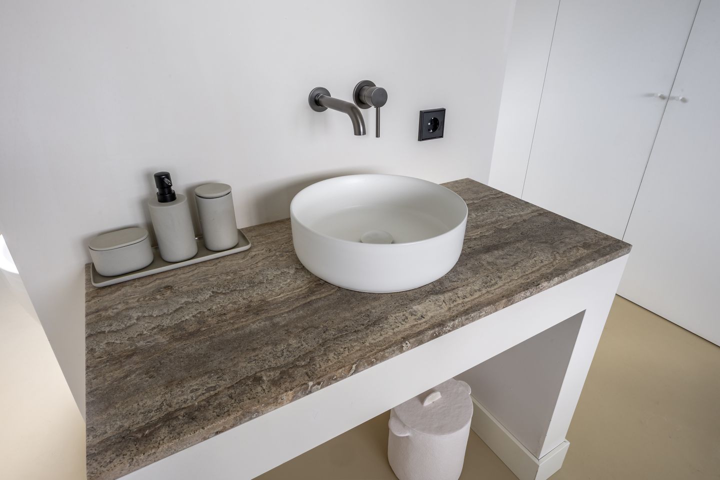 Photo 49 of Harpraam 1