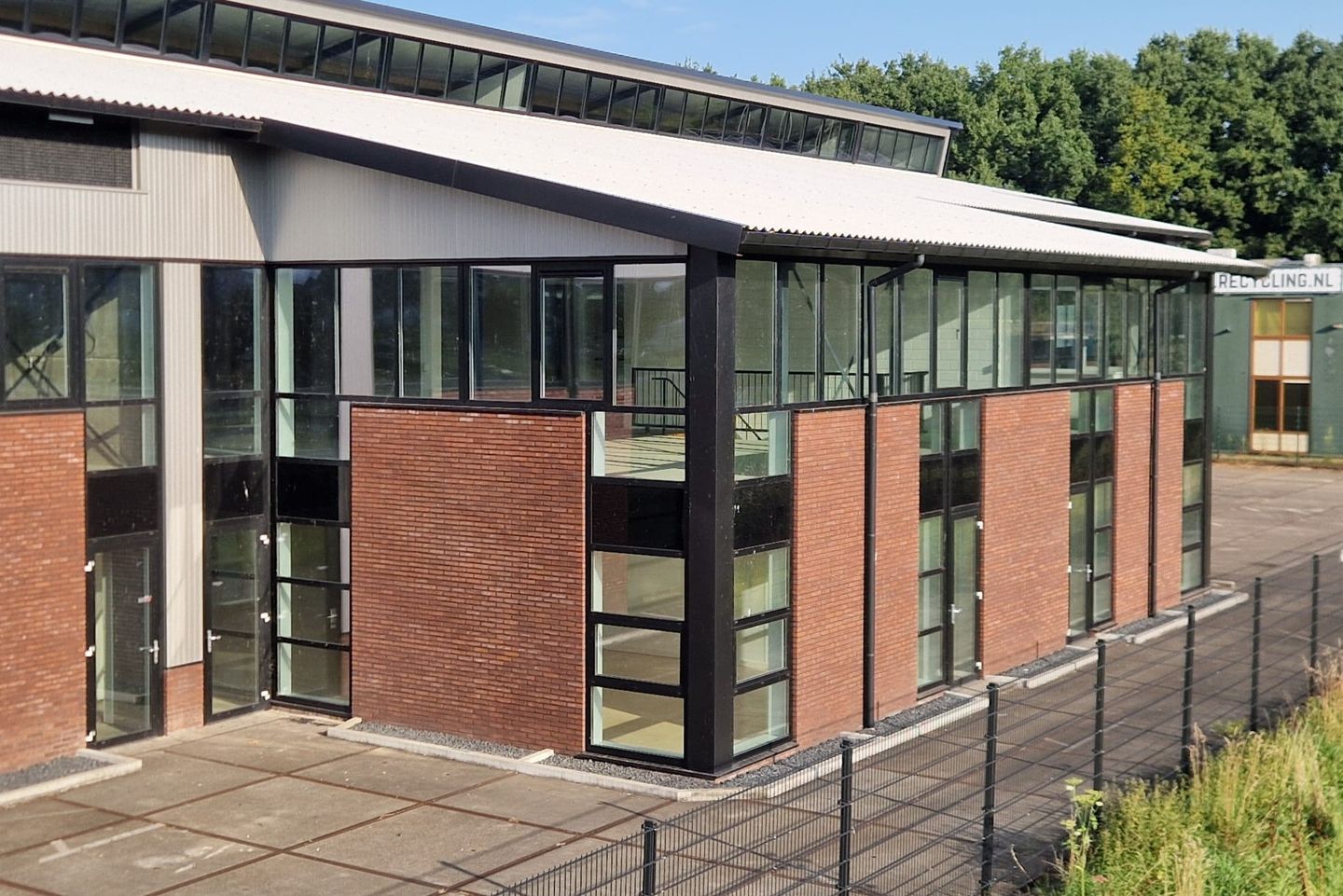 View photo 2 of Ondernemersweg 7