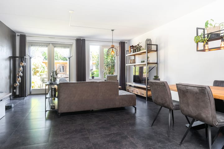 Foto 10 van Bijenkorf 69