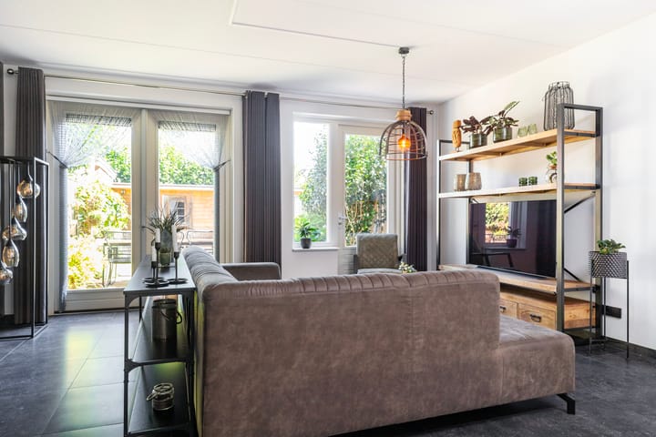 Foto 12 van Bijenkorf 69