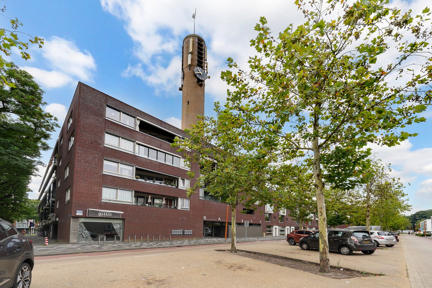 Foto 1 van Banier 37