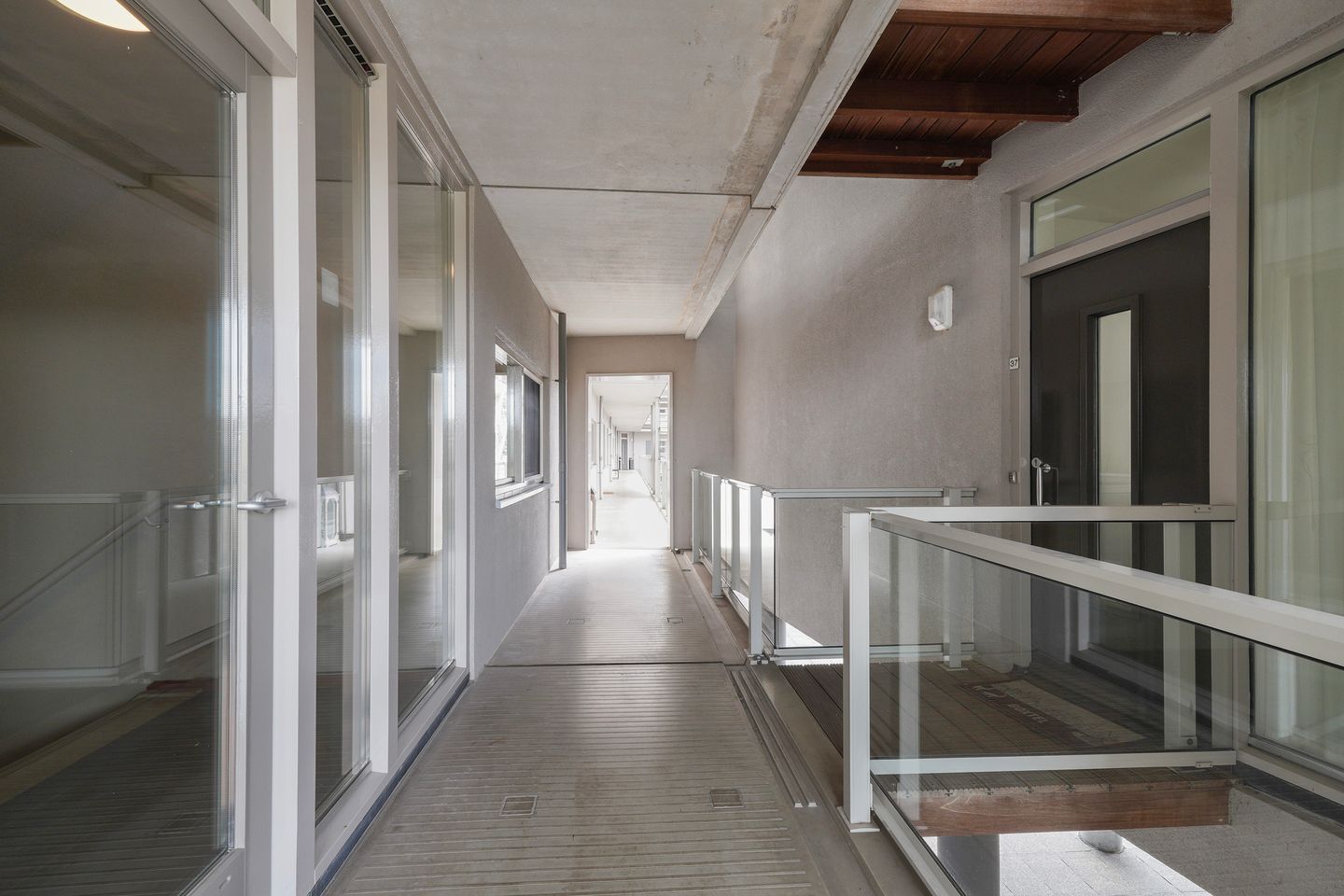 Foto 14 van Banier 37