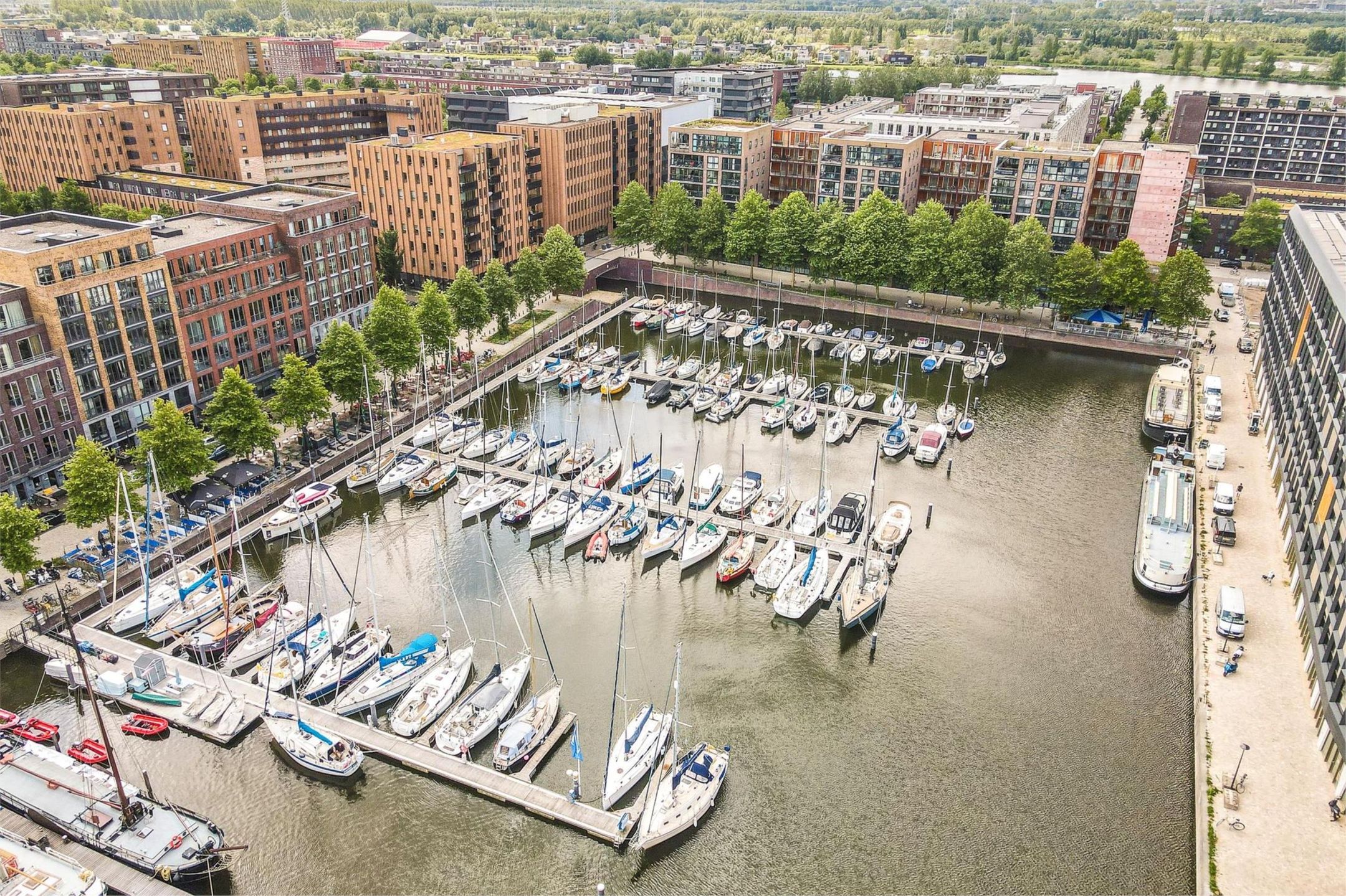 Foto 33 van Huiswoudstraat 64