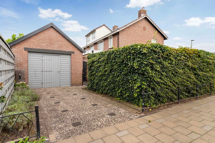 Photo 2 of Clematisstraat 4