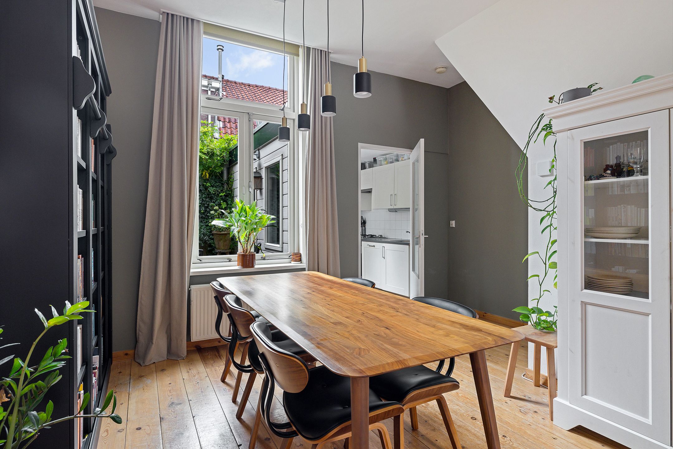 Foto 6 van Riouwstraat 11