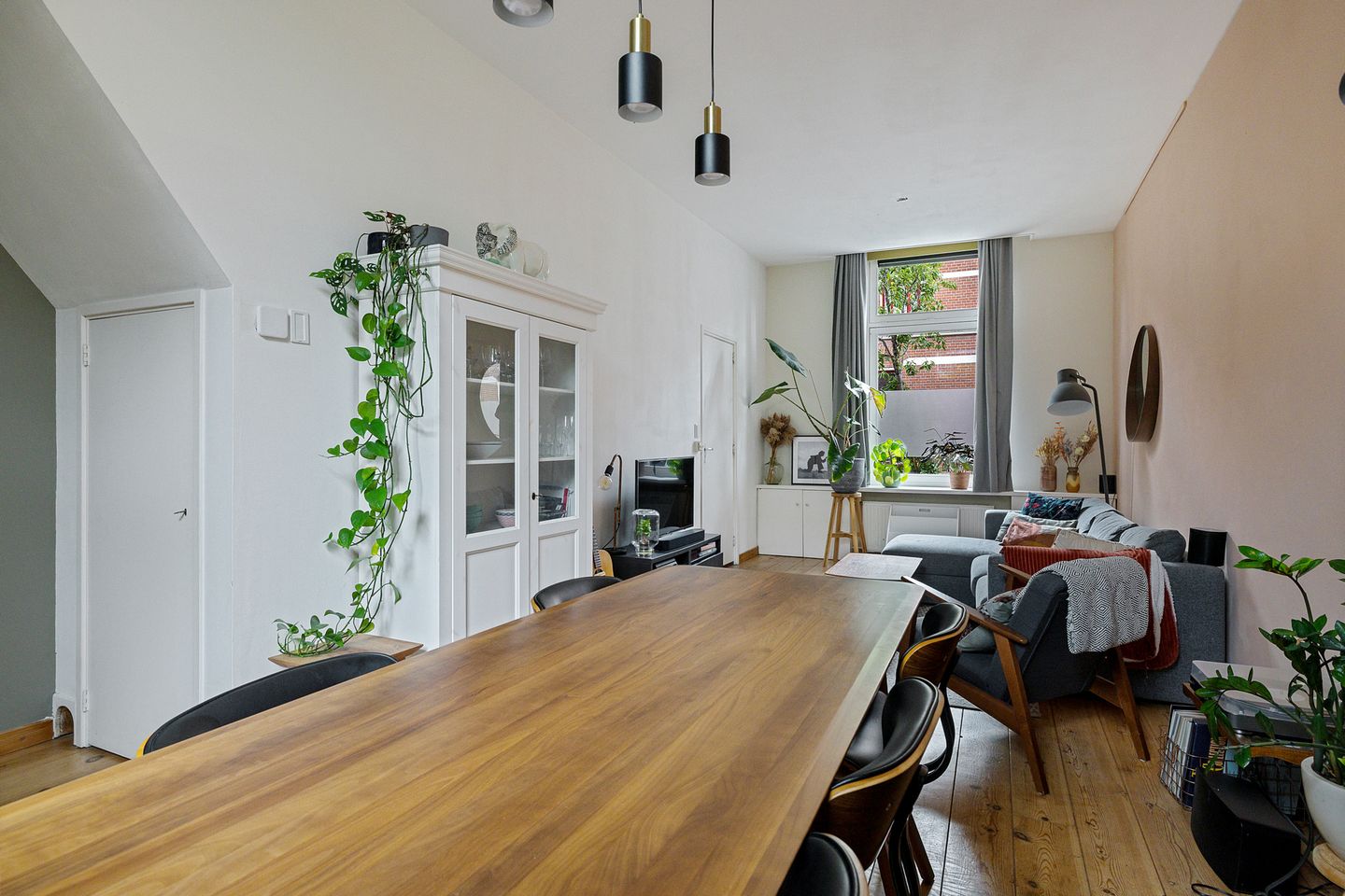 Foto 14 van Riouwstraat 11