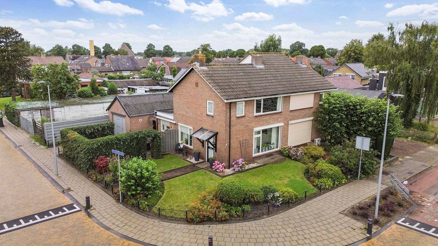 Photo 34 of Clematisstraat 4