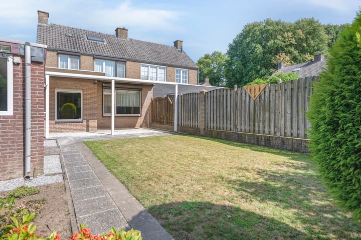 Foto 4 van Burg. Schmitzstraat 9