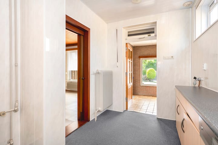 Foto 10 van Burg. Schmitzstraat 9