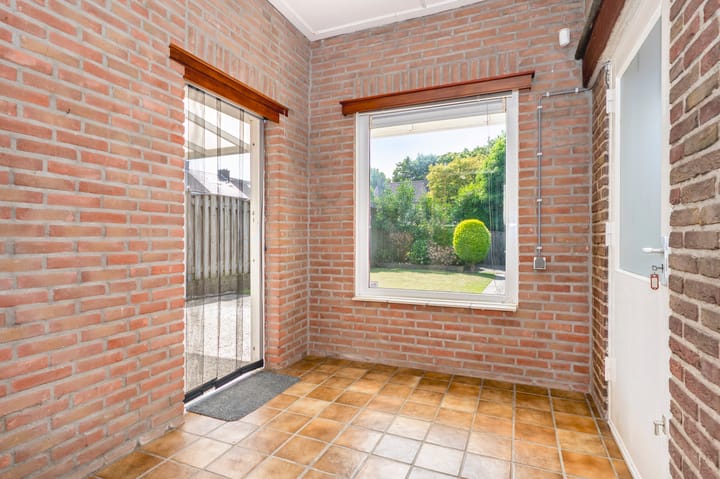 Foto 15 van Burg. Schmitzstraat 9