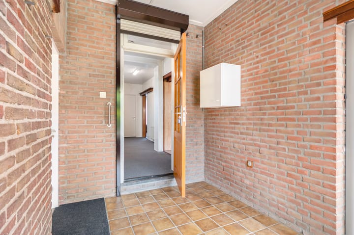 Foto 16 van Burg. Schmitzstraat 9