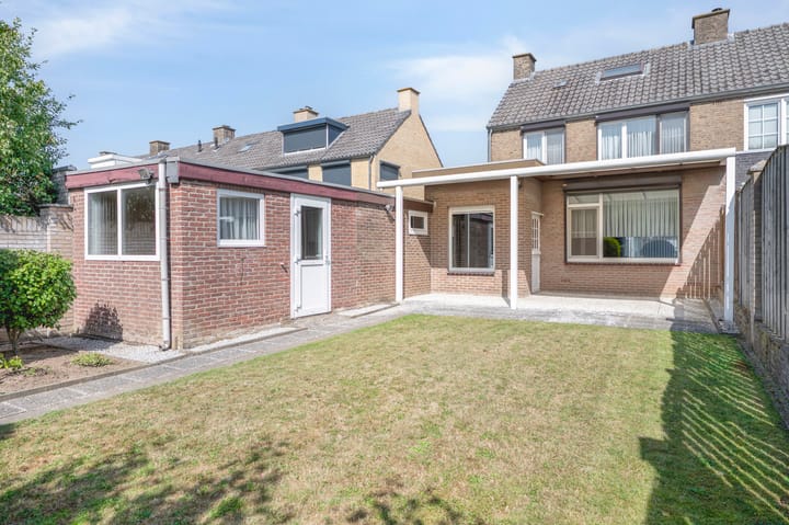 Foto 27 van Burg. Schmitzstraat 9