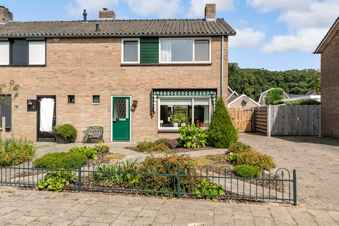 Photo 7 of Burgemeester Mensstraat 7