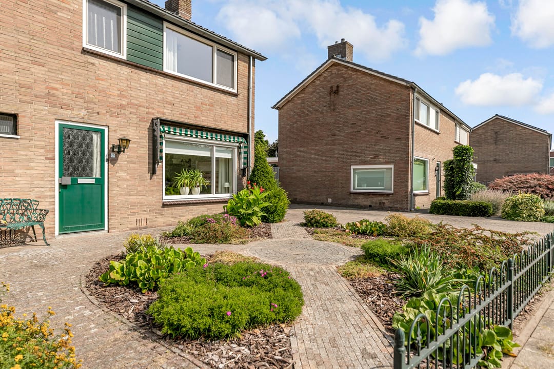 Photo 8 of Burgemeester Mensstraat 7