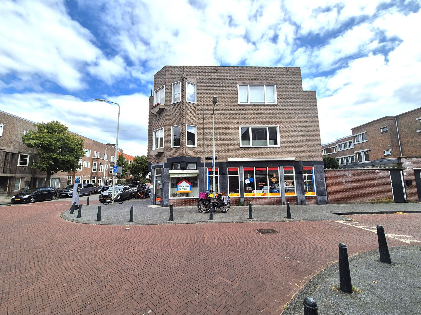 View photo 2 of Goudsbloemlaan 82