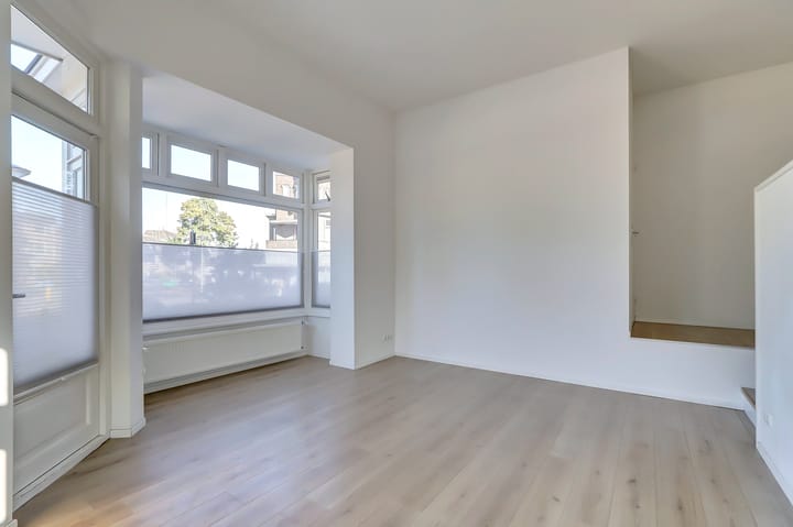 Photo 10 of Dominicanenstraat 153