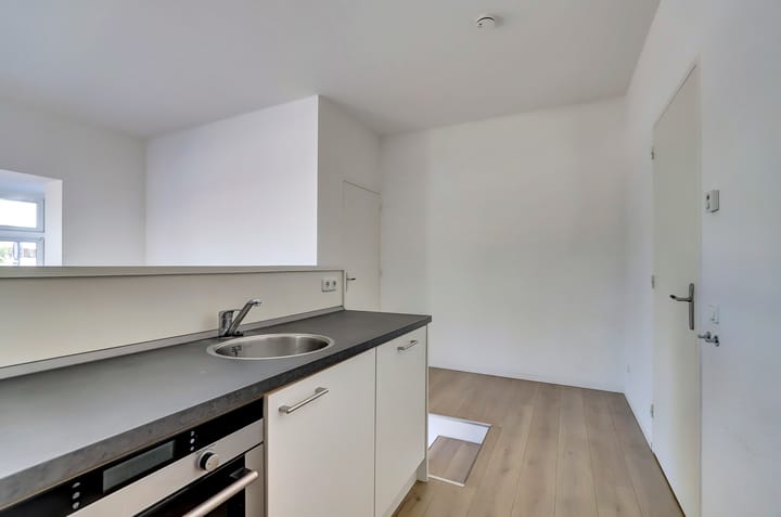 Photo 14 of Dominicanenstraat 153