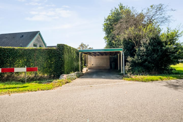 Photo 51 of de Hare 84