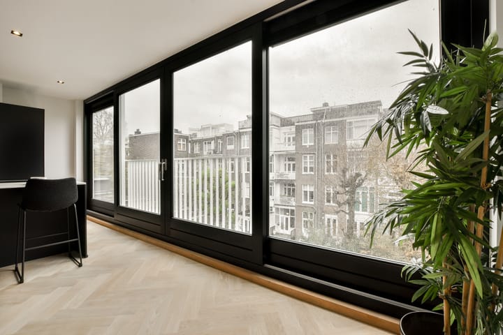 Photo 19 of Koninginneweg 37-C