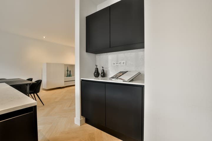 Photo 28 of Koninginneweg 37-C