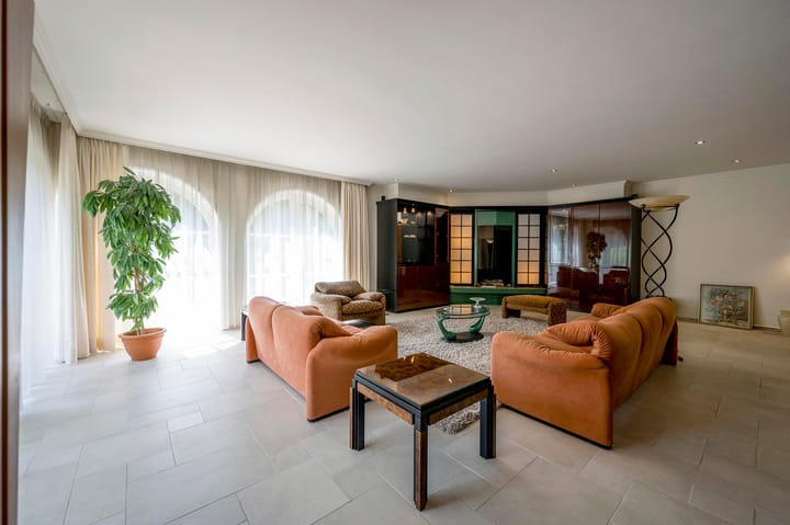 Photo 58 of Naarderstraat 89