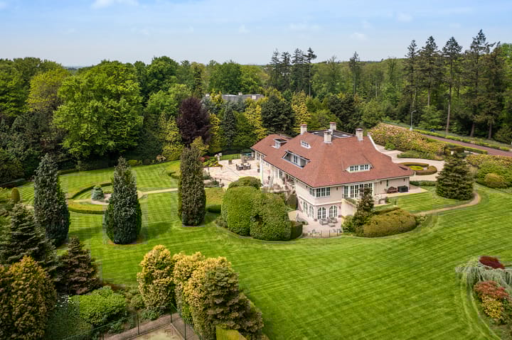 Photo 64 of Naarderstraat 89