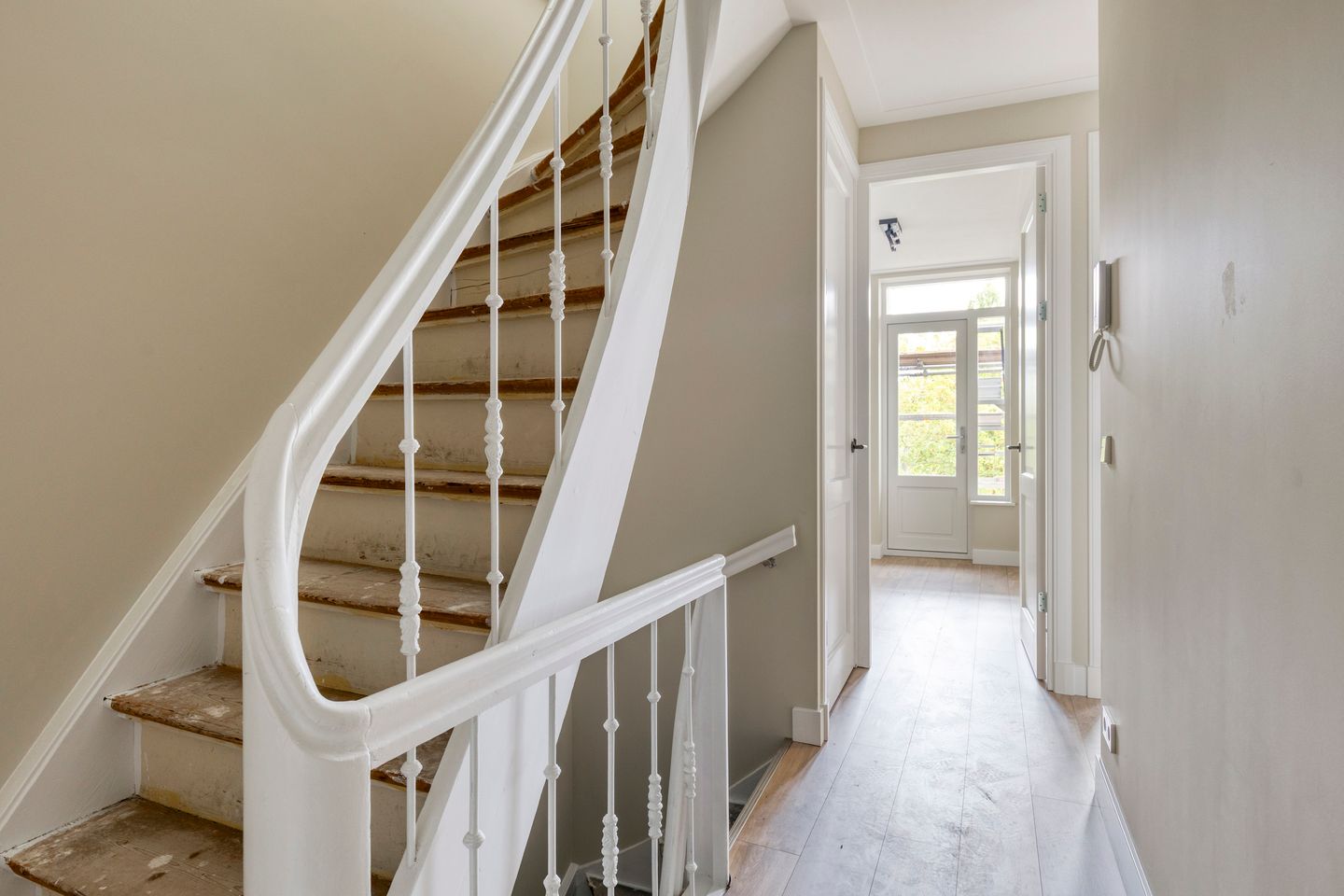 Photo 10 of Van Woustraat 39-3