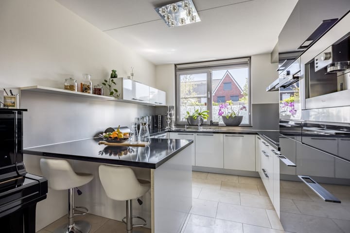 Photo 3 of Boterbloem 14